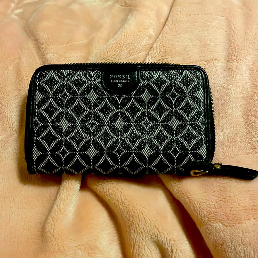 Fossil phone wallet